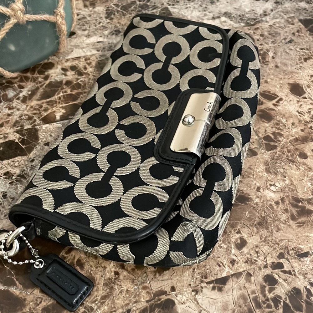 Large Coach wristlet - Picture 9 of 11